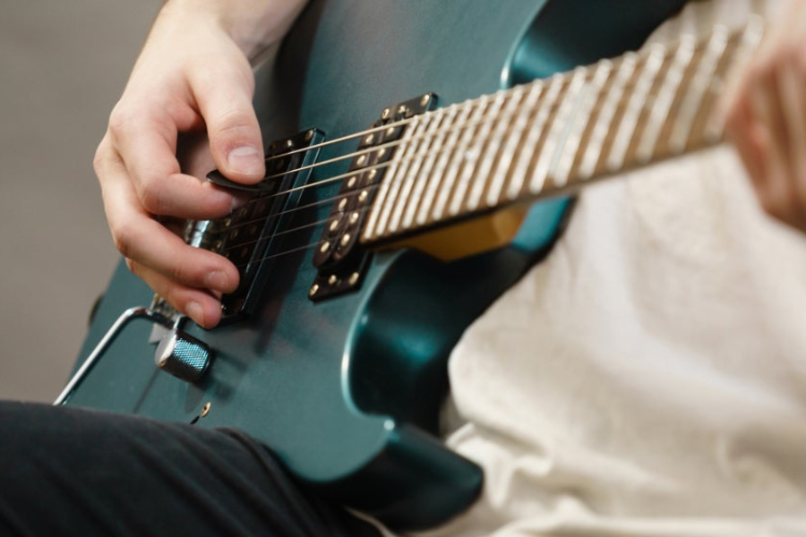 The body of an electric guitar, typically made from hardwoods like alder, mahogany, or maple, plays a huge role in the tone of your instrument.