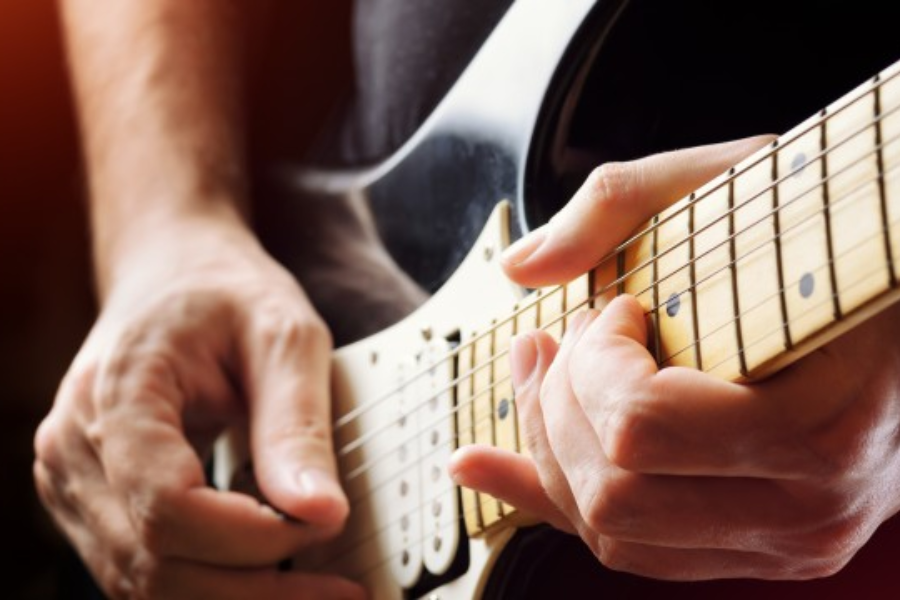 Tuning your electric guitar by using harmonics