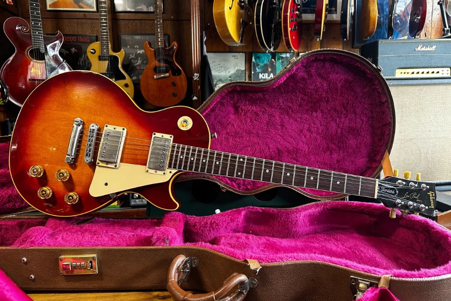 Both guitars look like the classic Les Paul from the 1950s, the Studio, though, makes Les Paul easy to access for everyone