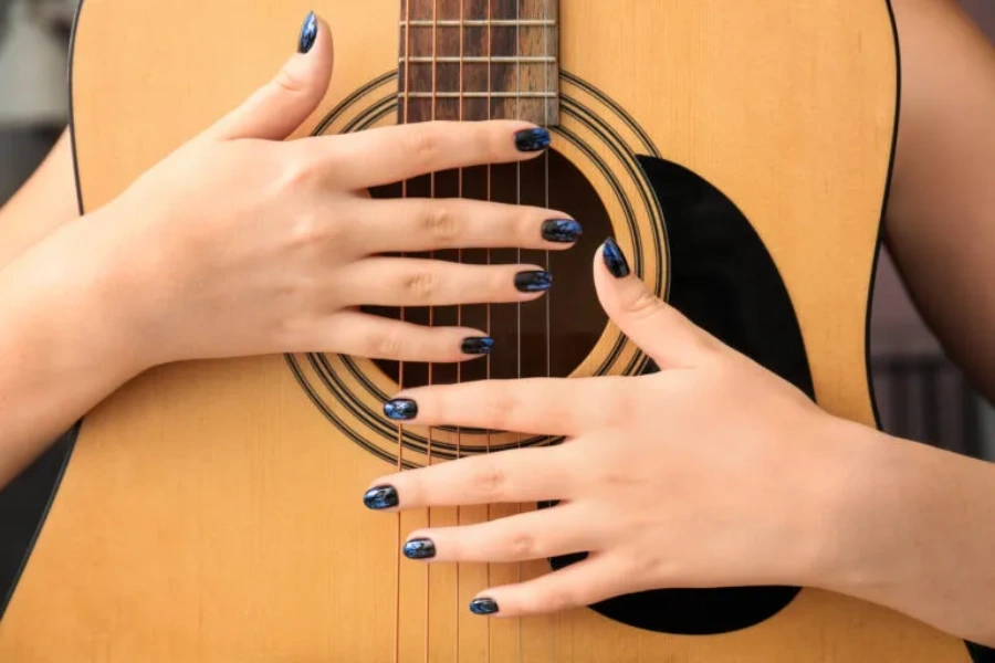 For guitarists, the length of nails should be around 1-2 millimeters